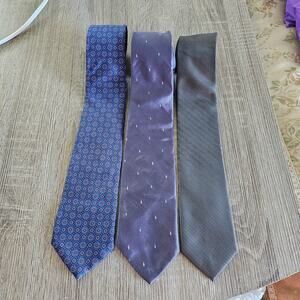 Oscar de la Renta & Michael Kors. 100% Silk. Classic men’s neckwear